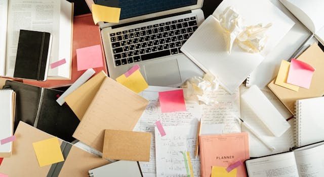 pantsing vs plotting - paper - writing